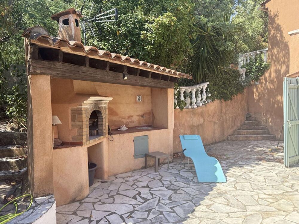 Vente Appartement Appartement 85 m² à rénover - Quartier d'Anthéor - Belle terrasse avec cuisine d'été - 1 stationnement  - À 200 mètres de la pla Saint raphael