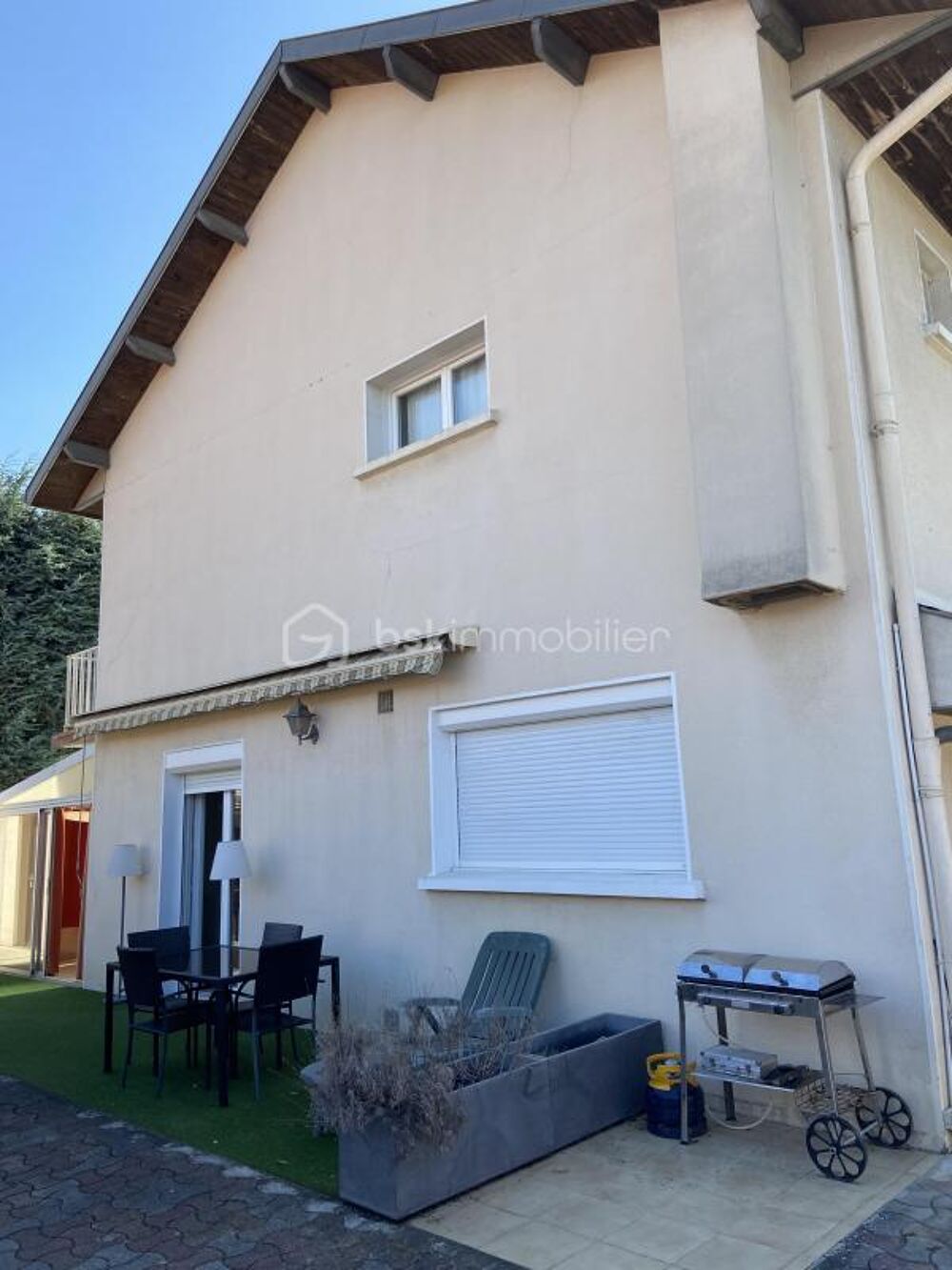 Maison avec piscine à vendre : Profitez de l'évasion en ville !