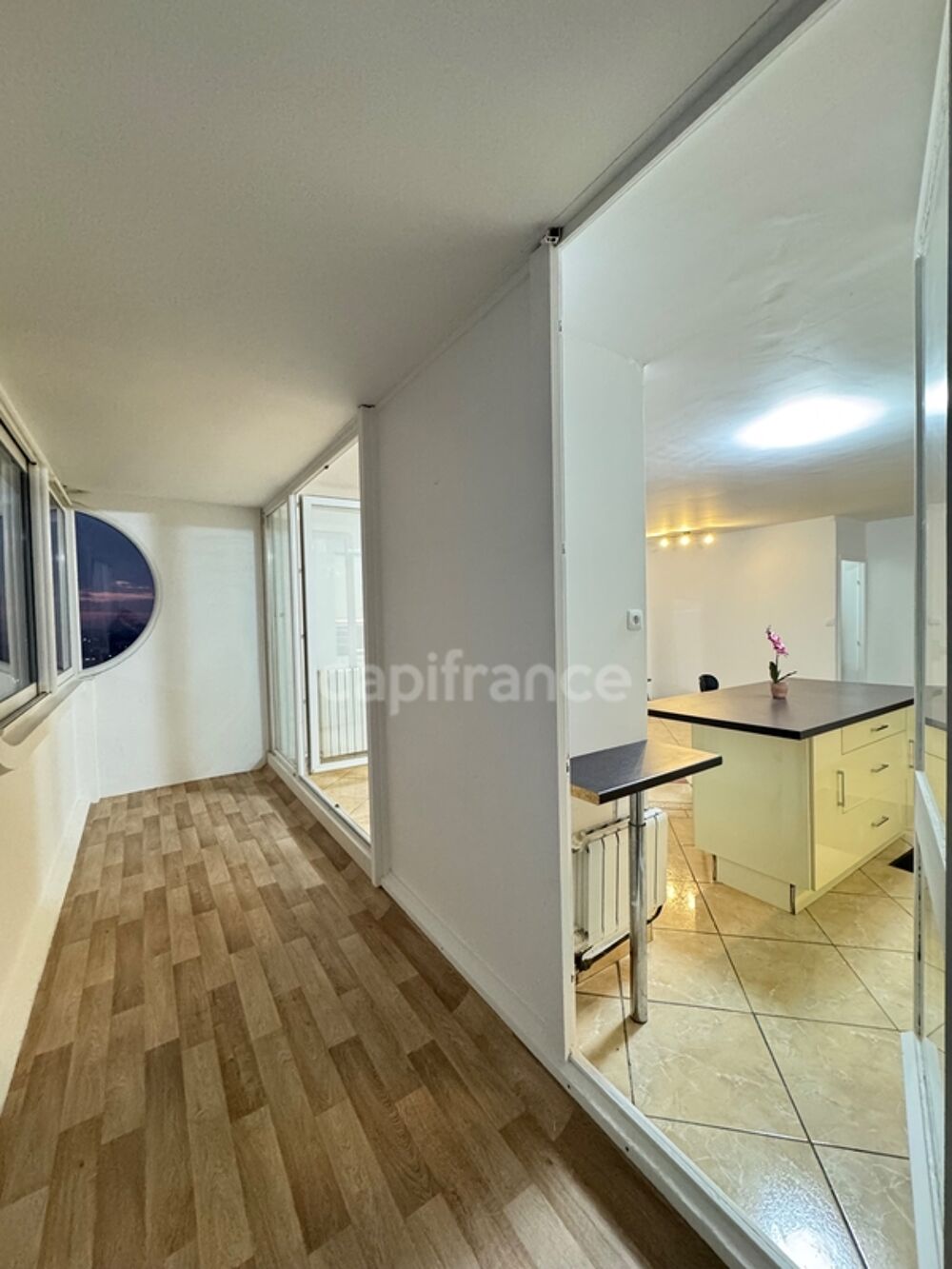 Appartement à vendre, 3 pièces rénovées avec deux Loggias, idéal pour une famille qui aime l'espace ou pour un bel investissemen