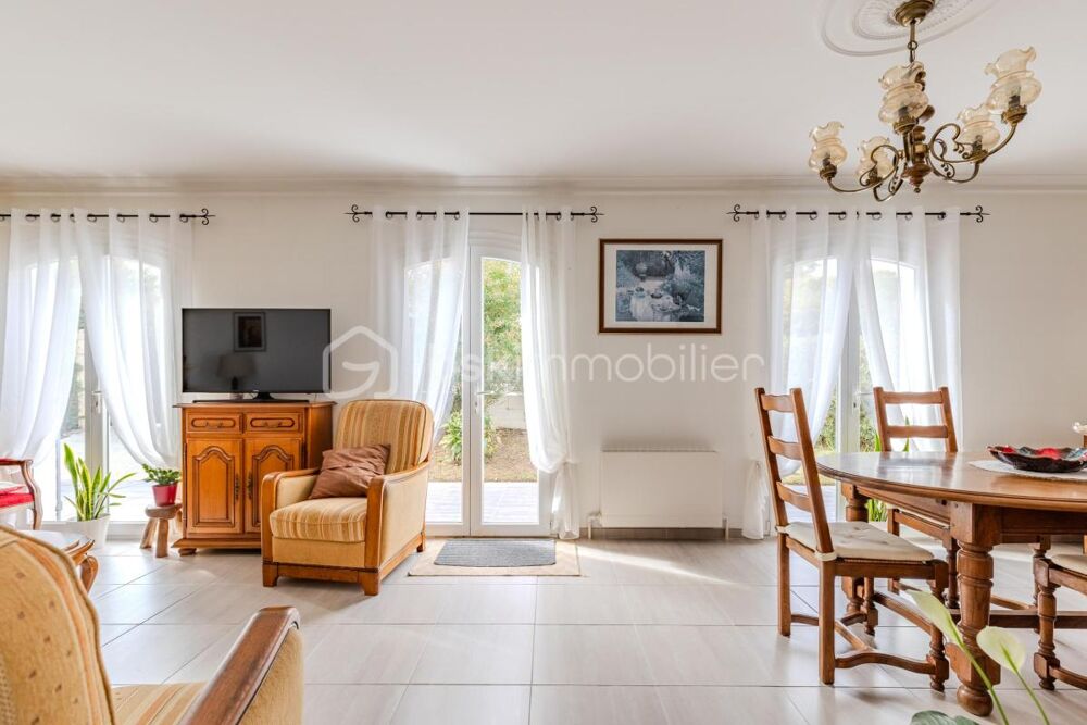 Vente Maison Maison 111m2 avec un GRAND JARDIN ET PISCNE Salleboeuf