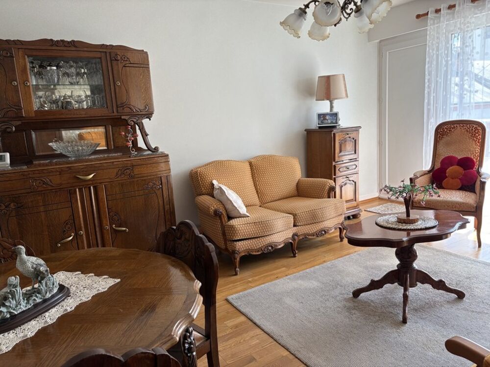 Quartier DUNOIS, appartement 4 pièces, trois chambres en très bon état avec parking et cave