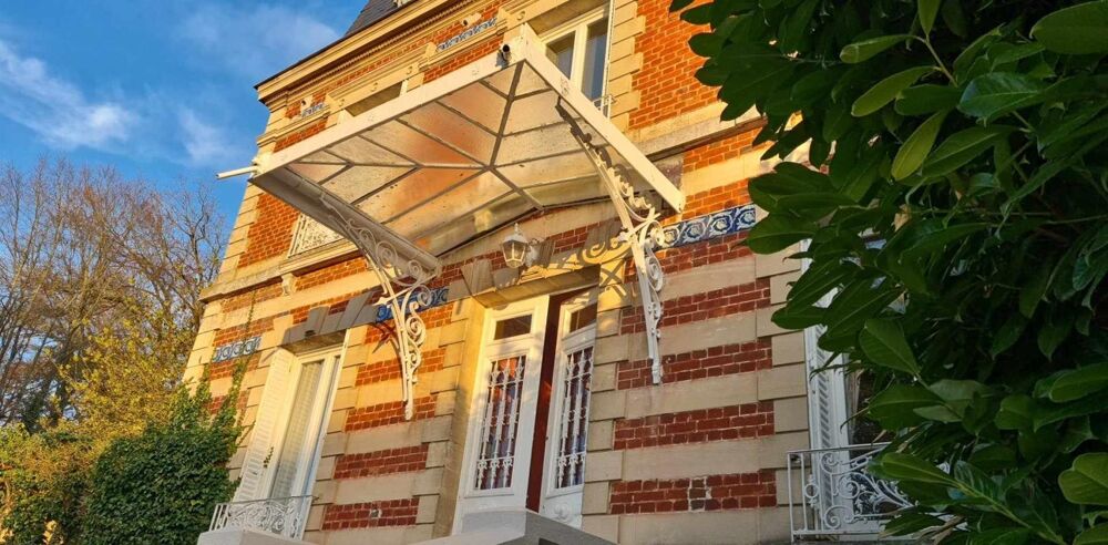 Vente Maison Chaumont en Vexin - Maison de Maître du 19ème de 210 m2 - 4 chambres - un ascenseur  qui permet accéder à tous les étages - cave Chaumont en vexin