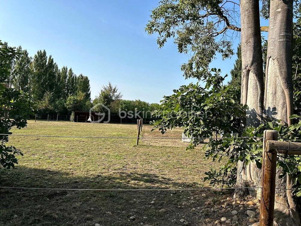 à vendre  Propriété/château Grans (13450)