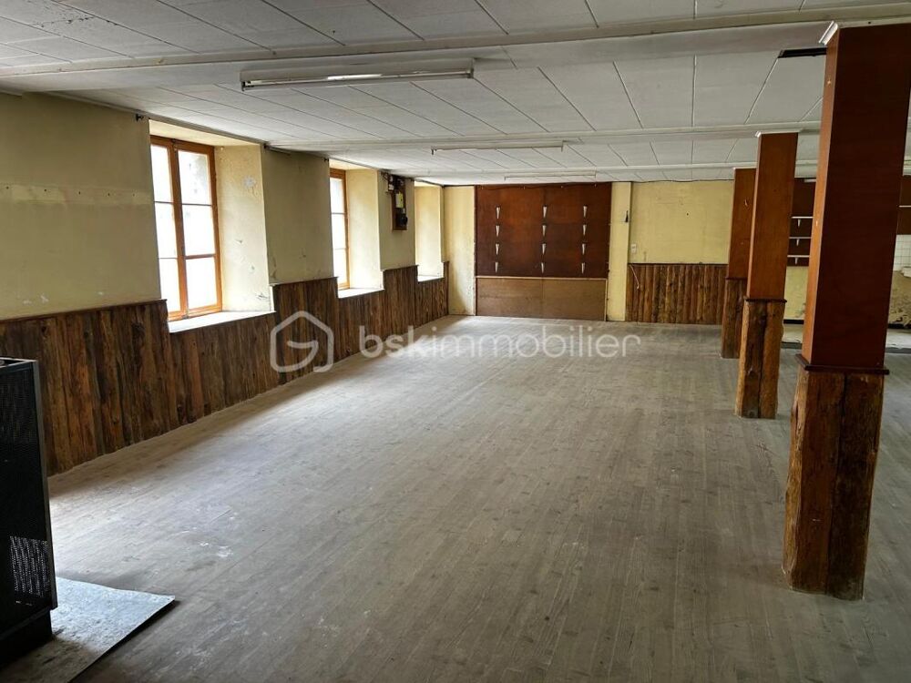   Local 90 m² + cave 55 m² – Bord du Guiers – 60 000 € 