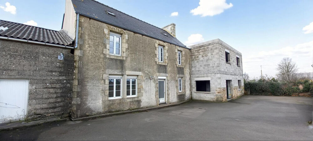 Fort potentiel pour cette maison de 250m2 à 4 kilomètres des plages