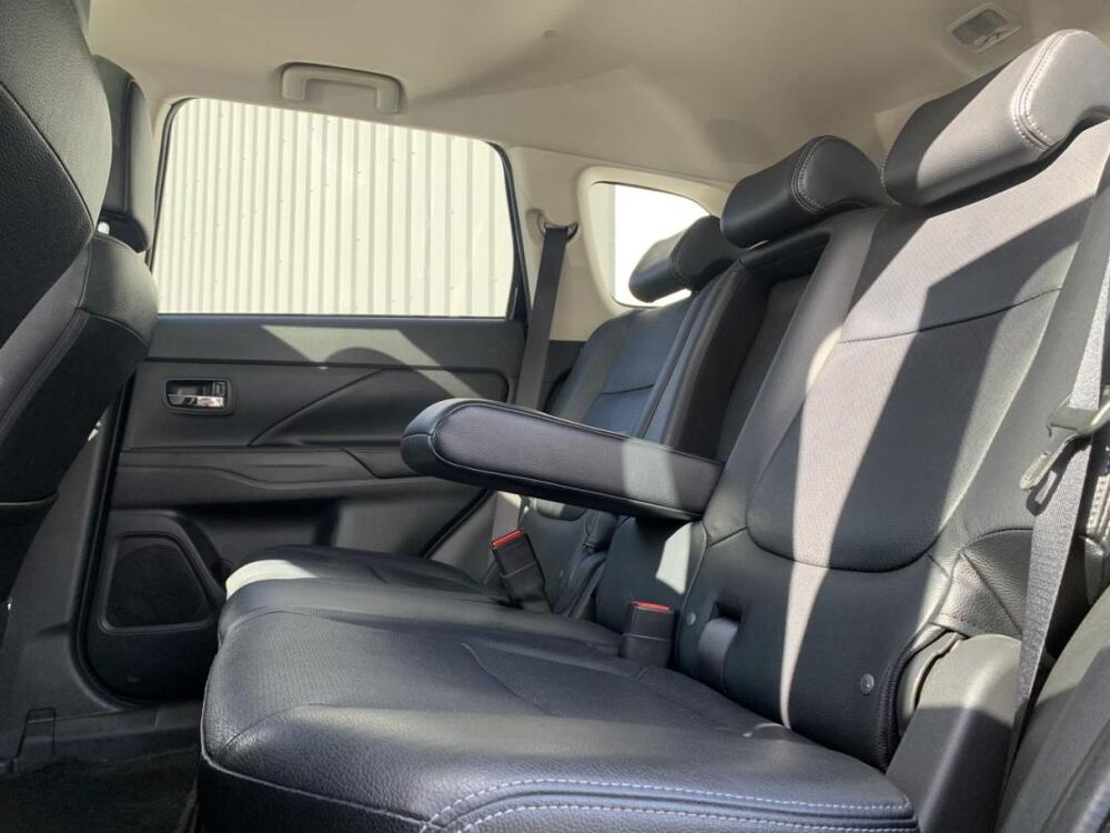 Outlander 2.2 DI-D 4WD 150 CH 7 places INSTYLE 1&egrave;re Main 2015 occasion 14650 Carpiquet