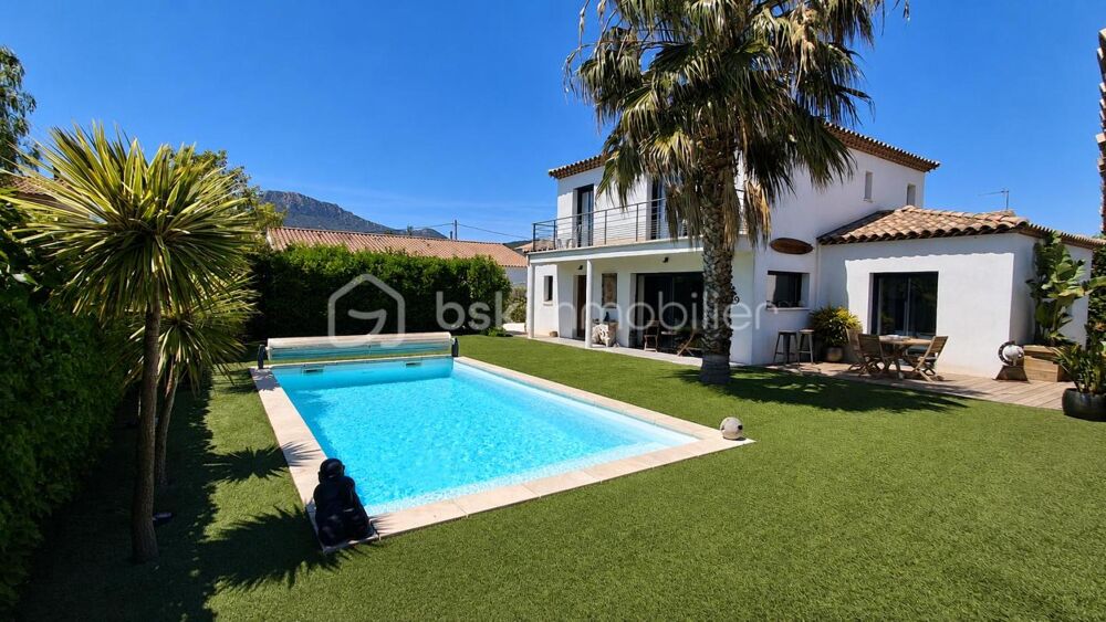 Villa contemporaine récente avec piscine  parfait état