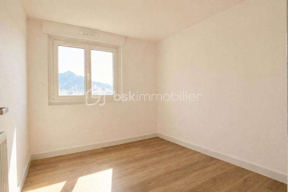Marseille 10e  T3 rénové  2 chambres  8e étage  Vue dégagée  Balcon - Garage fermé + cave