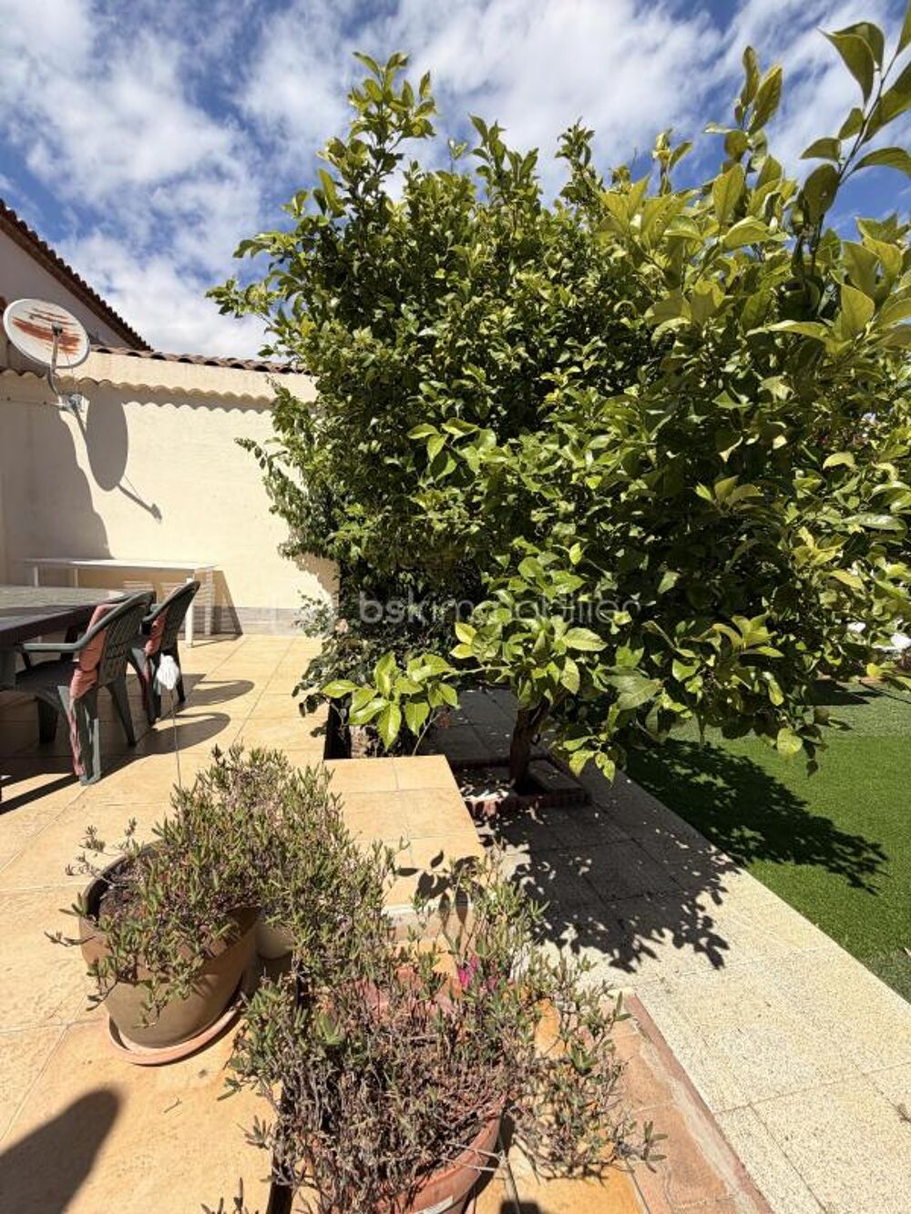 Jolie villa lumineuse avec jardin et garage proche du centre-ville