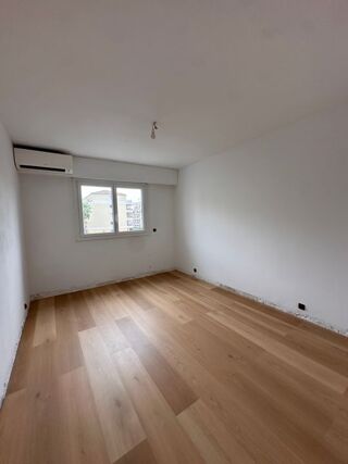  Appartement à louer 2 pièces 55 m²