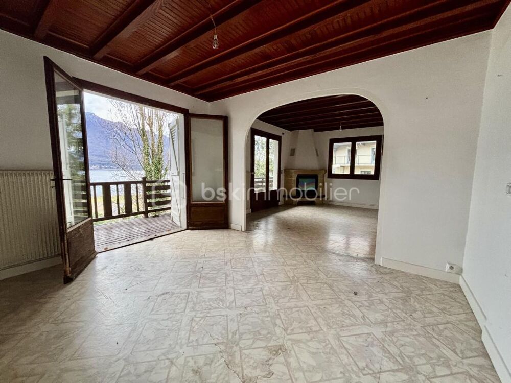 Chalet en bois avec vue sur le lac du Bourget  Le Vivier-du-Lac