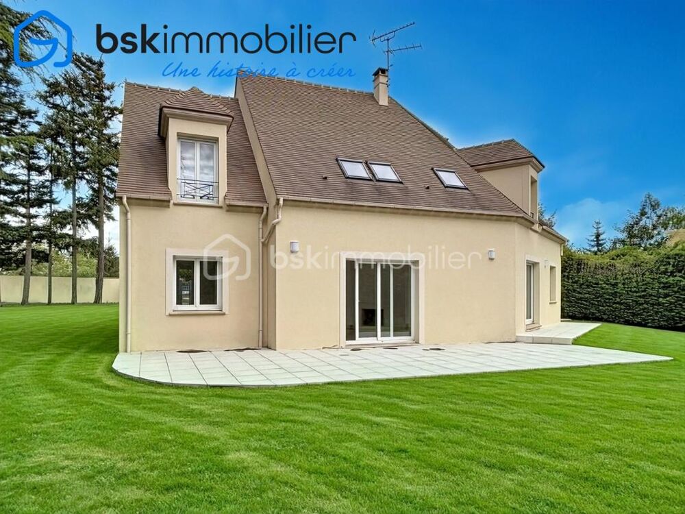 Élégante demeure familiale de 245 m² sur un terrain de 1 700 m²  Feucherolles