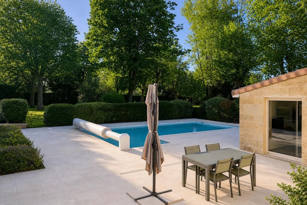 Maison en pierre 11 pièces à Ambarès-et-Lagrave