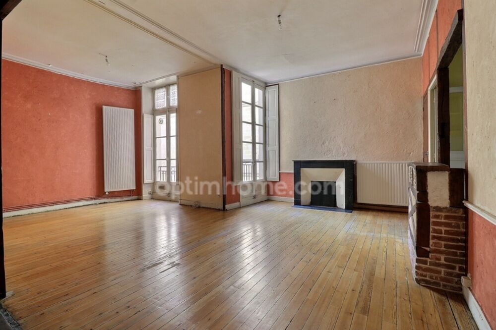 NANTES PLACE DE LA BOURSE  Charme du XVIIIème, calme absolu sur cour et volumes d'exception (T3 de 61 m²)