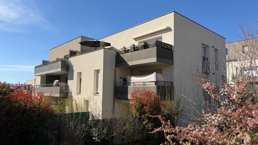 Appartement à vendre 5 pièces SAINT FONS (69? SAINT-FONS  T5 DERNIER de 104 m² ÉTAGE AVEC TERRASSE 26 m²  RÉSIDENCE RÉCENTE