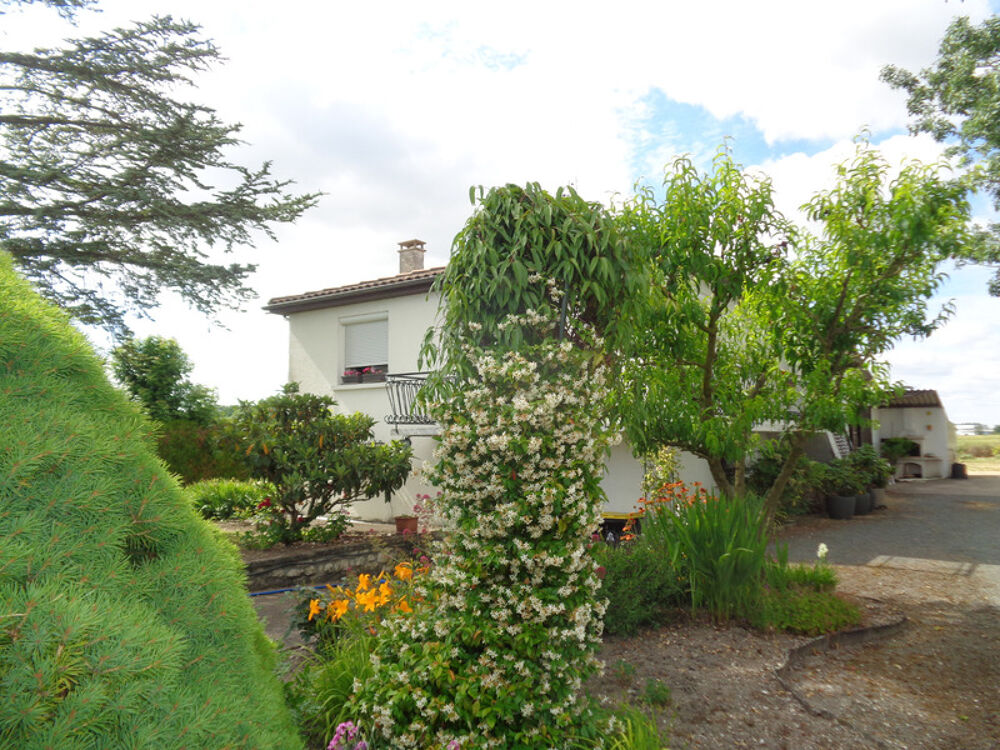 Vente Maison Maison à vendre 5 pièces PONS (17)Maison de 130m2 sur sous sol intégral avec grand terrain Pons