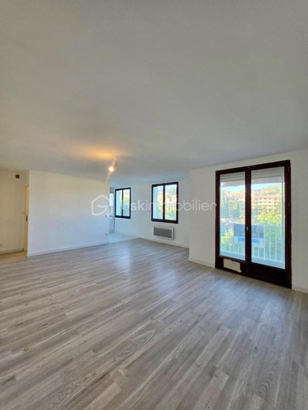 Appartement T4/5 rénové avec garage et cave  Résidence fermée