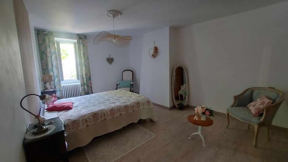 Vente Maison Rare ...Charmante Maison pierre Saint-Estèphe 5 pièce(s) 109 m2 excellent état Saint estephe
