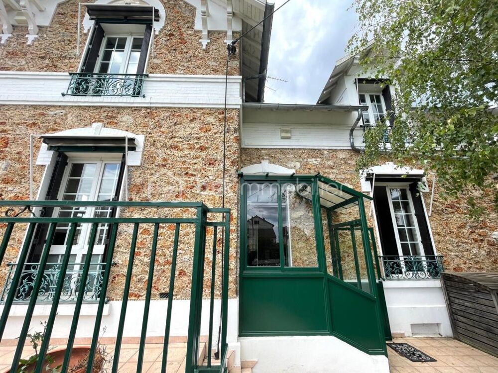 Charme et élégance à deux pas du centre-ville  Superbe meulière rénovée à La Ville-du-Bois