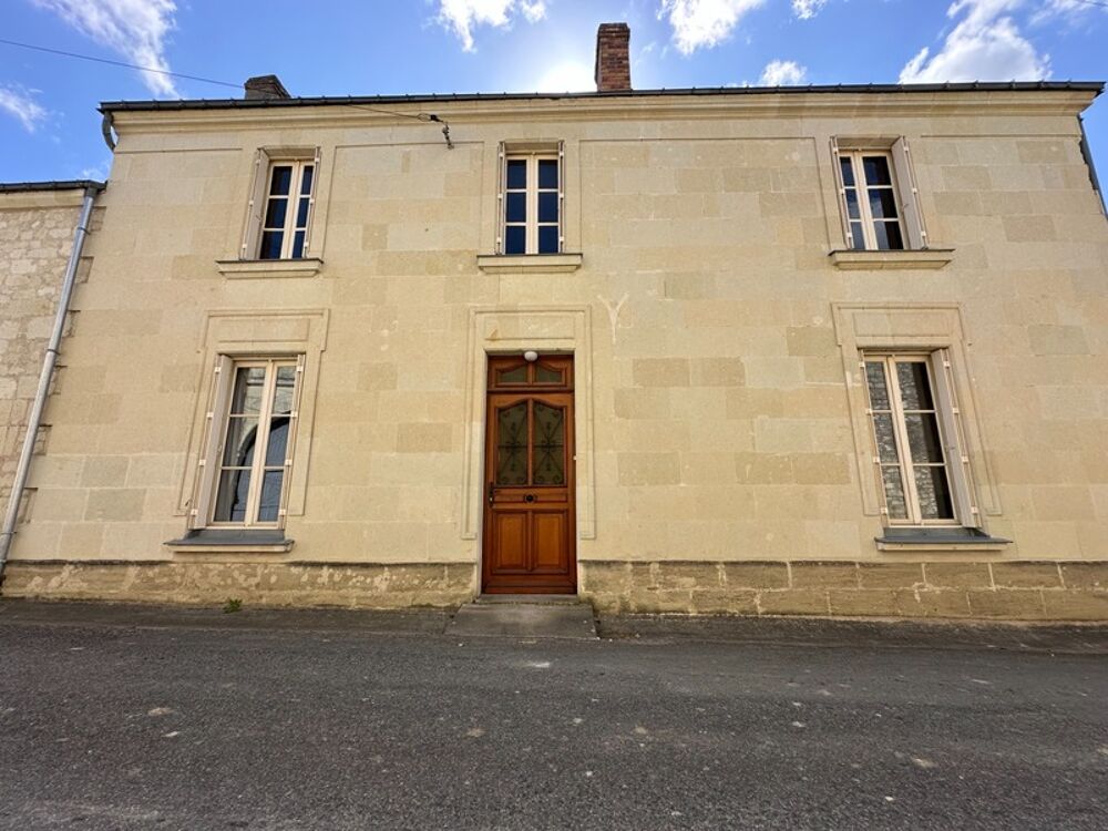LE PUY NOTRE DAME, Maison tuffeau de 162m² avec cour, jardin clos et dépendances