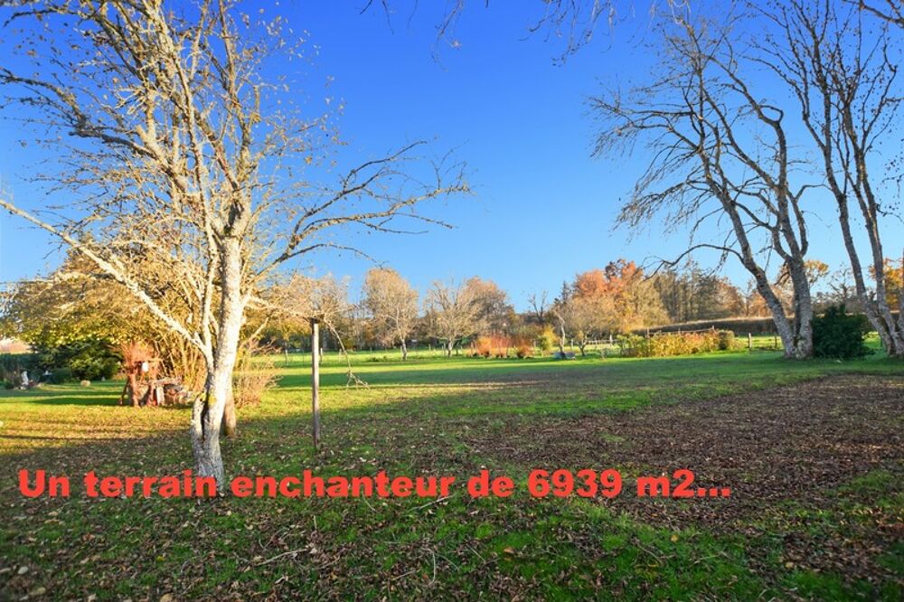 Longère de 136 m2 avec 6900 m2 de terrain, dépendances à Saint emiland