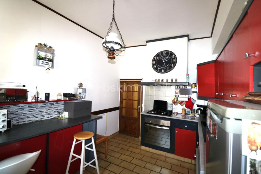 Vente Maison Maison 6 pièces, 4 chambres, atelier, 2 caves, grenier aménageable, terrasse, boutique et arrière boutique de l'ancienne boucher Montigny lencoup