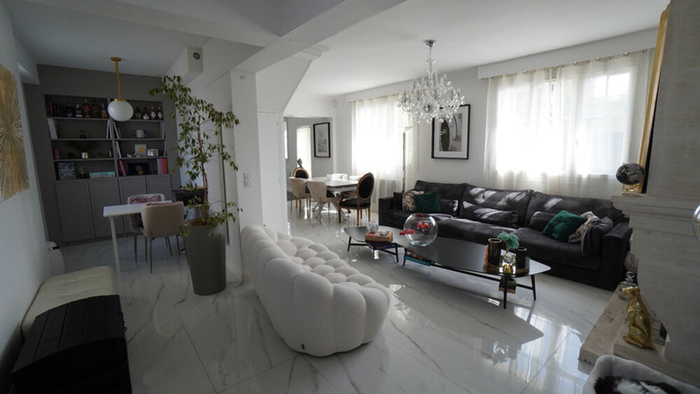 COUP DE COEUR ASSURÉ pour cette magnifique maison en pierre des années 1930, entièrement rénovée, alliant cachet de lancien, vol