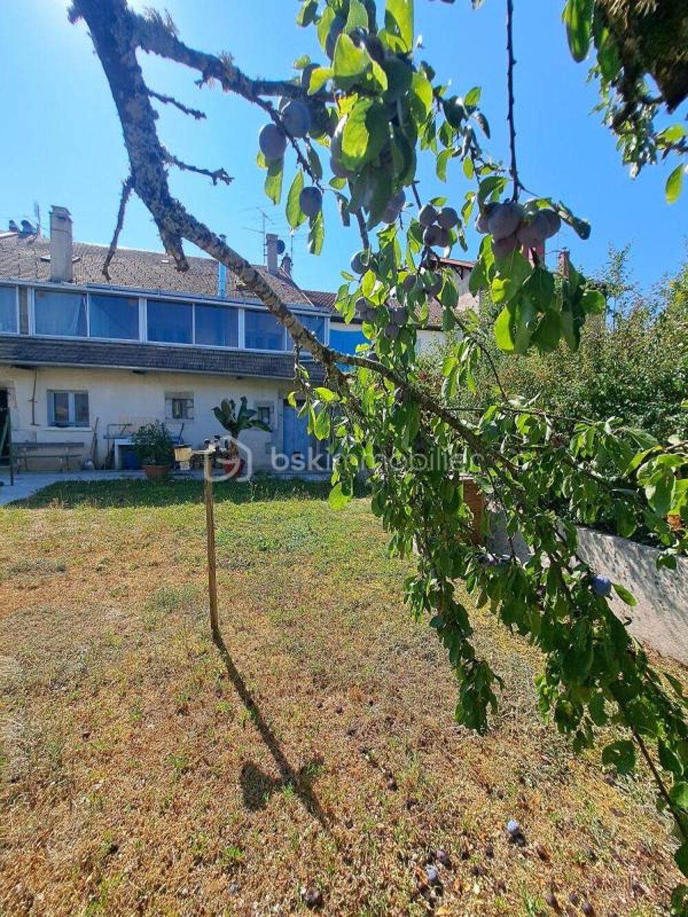 Maison de ville avec jardin, véranda et fort potentiel  À deux pas du centre-ville !