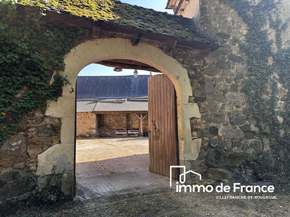 Vente Maison Authentique corps de ferme comprenant 2 maisons, grange, four à pain et dépendances Maleville