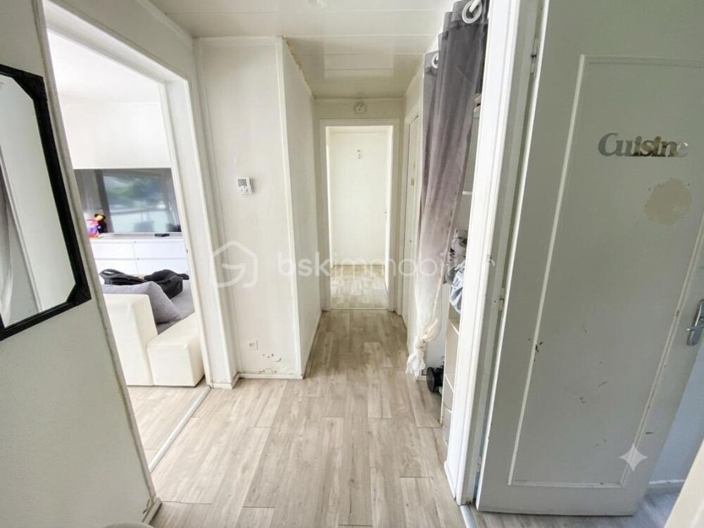 Appartement F3 vendu loué, en plein centre de Petit-Couronne !!!