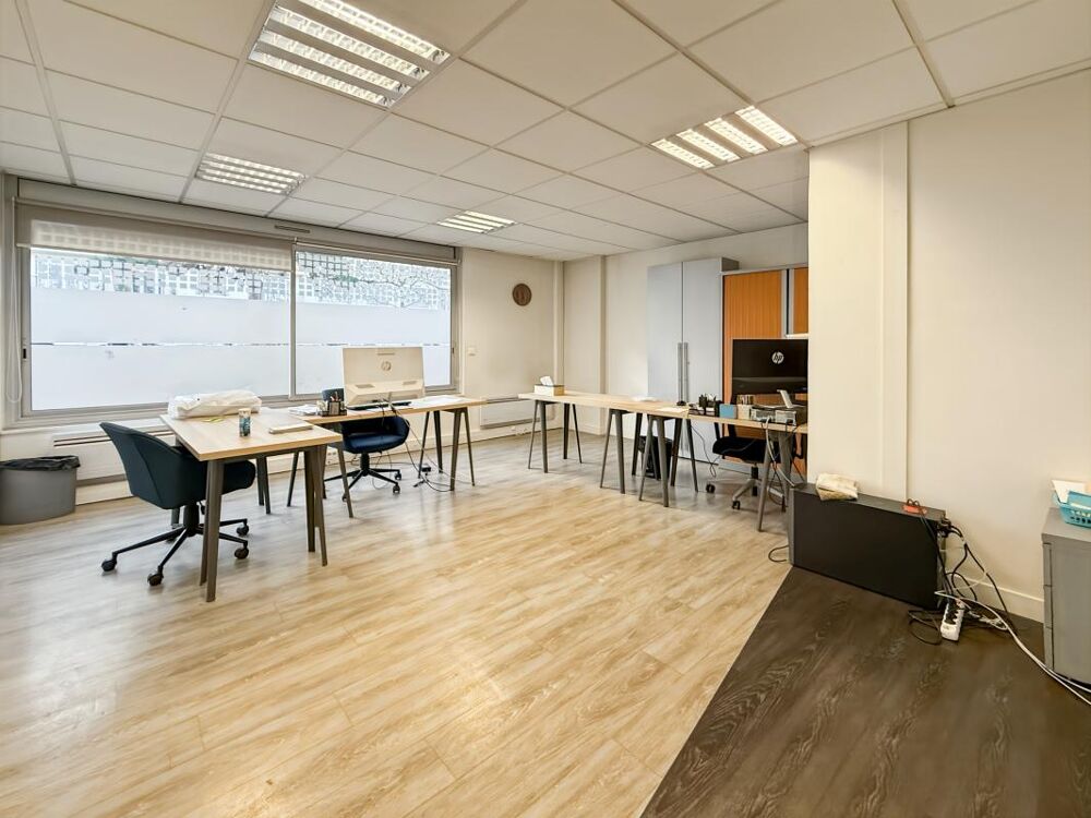   A deux pas de la Gare de Vincennes, bureaux en RDC avec double accès ERP PMR Vincennes