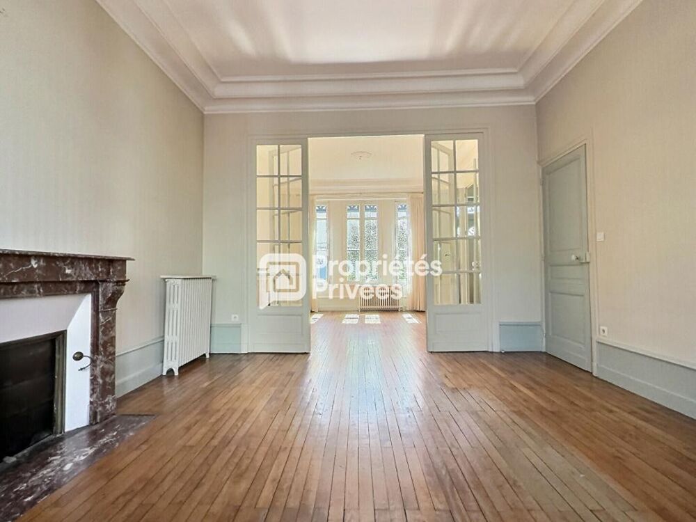 Maison de ville T8 d'env. 236 m2 avec 6 ch, piscine chauffée et garage sur PERIGUEUX (24000)