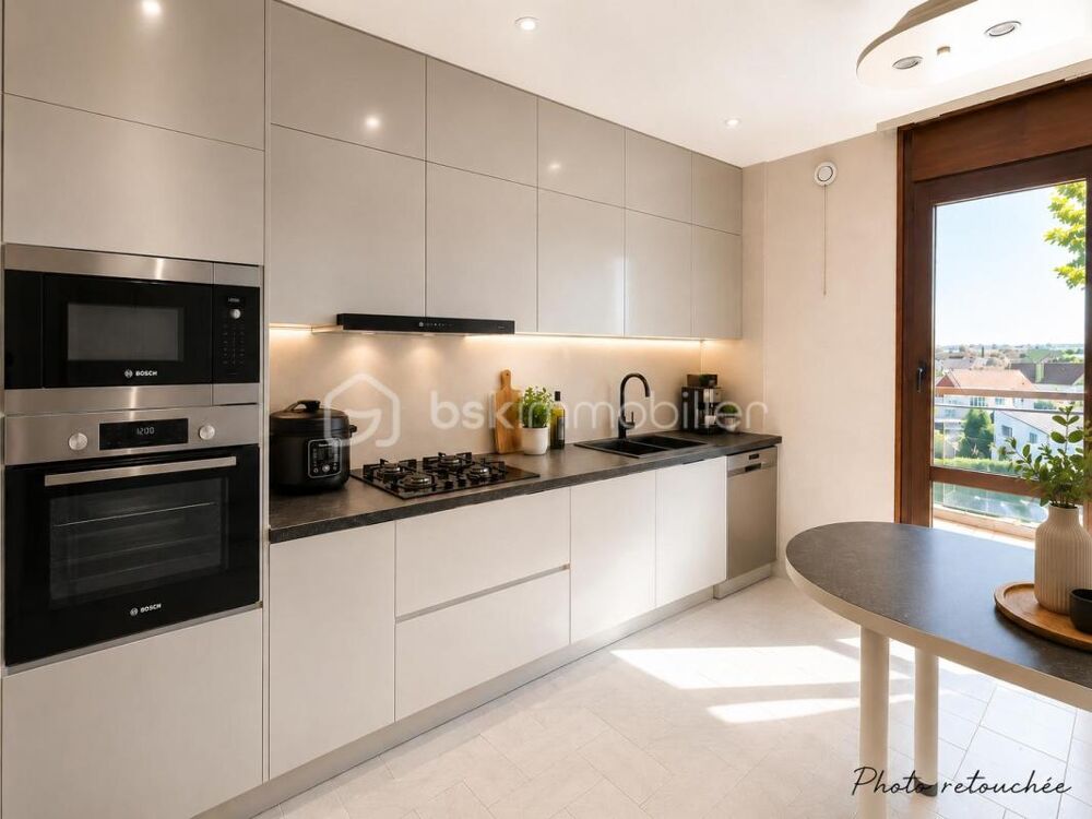 Parc de Diane  Appartement familial 5 pièces avec terrasse, balcons et parking