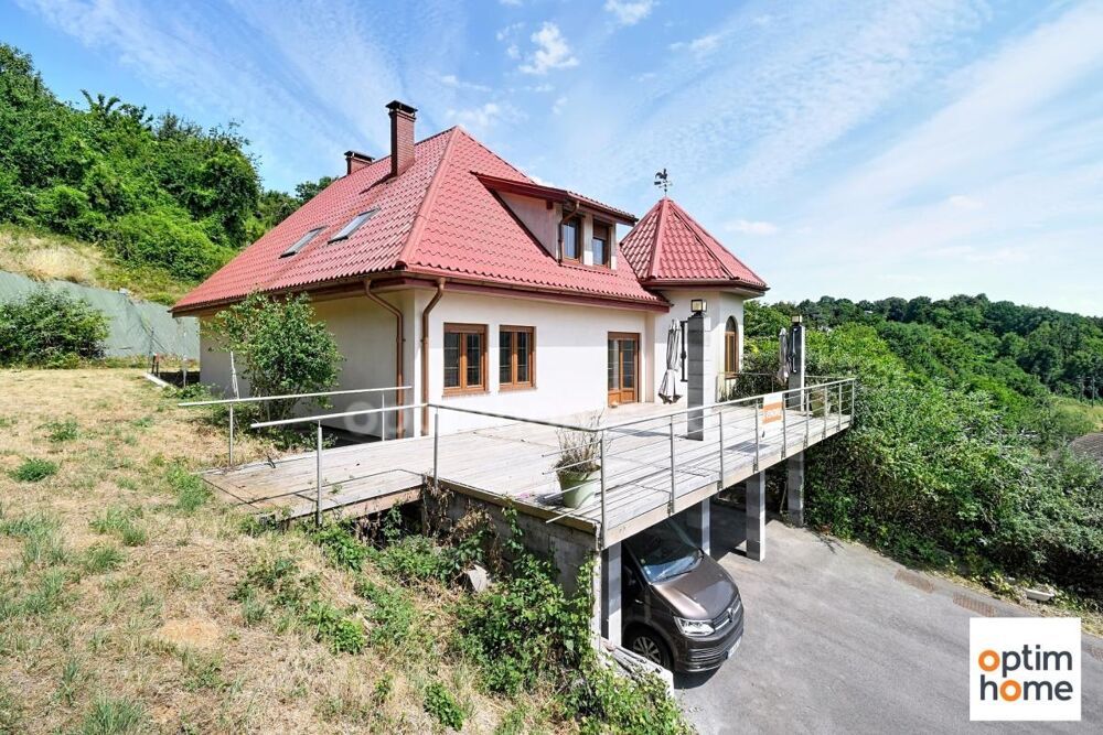 TRES BELLE MAISON INDIVIDUELLE - 4 CHAMBRES - 2 SALLES DE BAIN - 2 GARAGES - TERRAIN DE 25 ARES