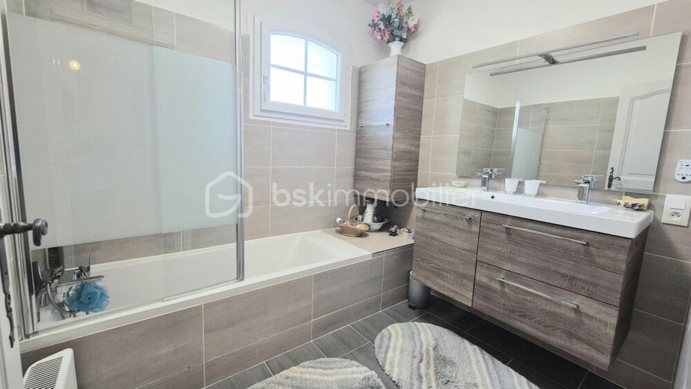 � vendre  Villa La Farl�de (83210)