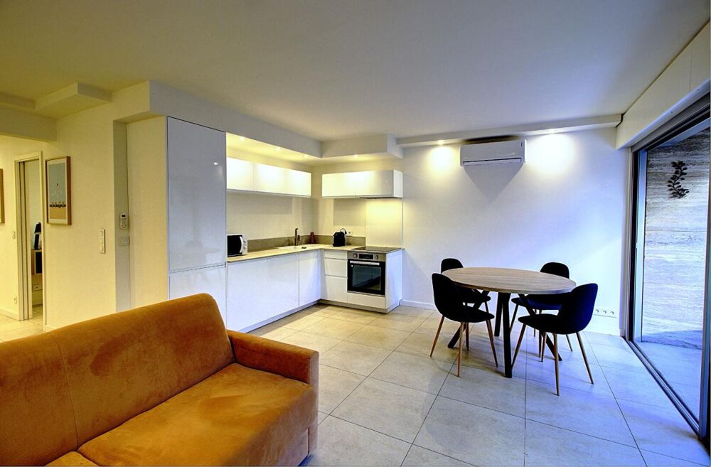 Cannes Palm Beach - Appartement-Villa 2 pièces rénové en rez-de-jardin