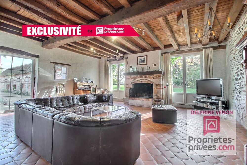 Exclusivité - Propriété avec beaucoup de cachet proche de Tigy ; Longère, Ecuries, piste d'entrainement, prés, bois et plan d'ea