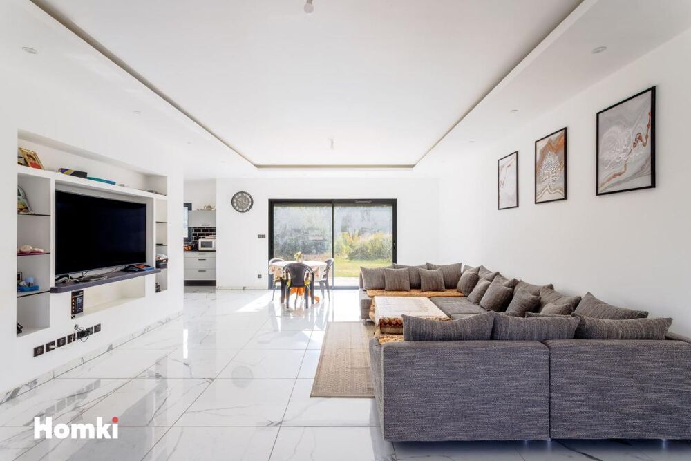 Maison contemporaine de 140 m2 sur terrain de 866 m2