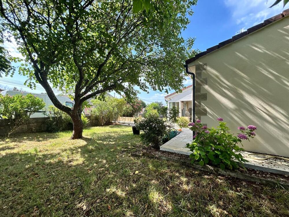 Vente Maison Au calme à Saint-André de Cubzac dans un quartier résidentiel , Découvrez  cette Maison d'habitation d'environ de 115 m2 sur un Saint andre de cubzac