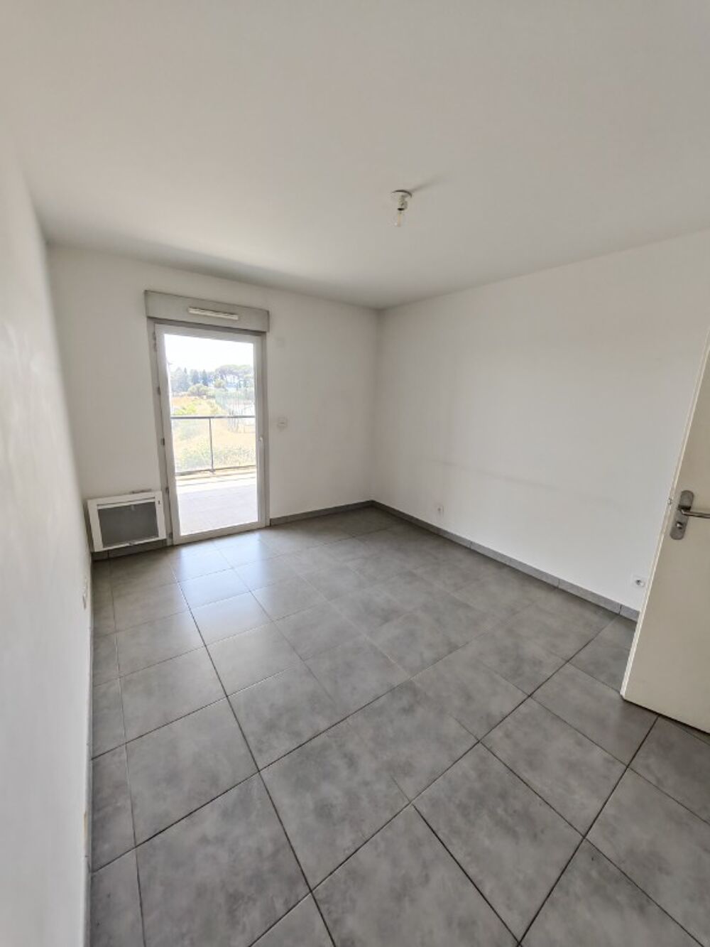 Location Appartement T2 avec terrasse et parking à FREJUS Frejus