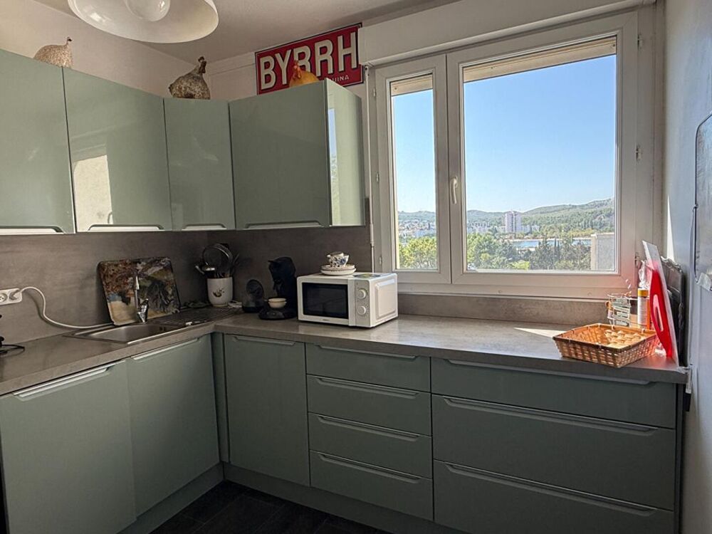 Très beau T2 avec ascenseur, balcon et vue sur le canal