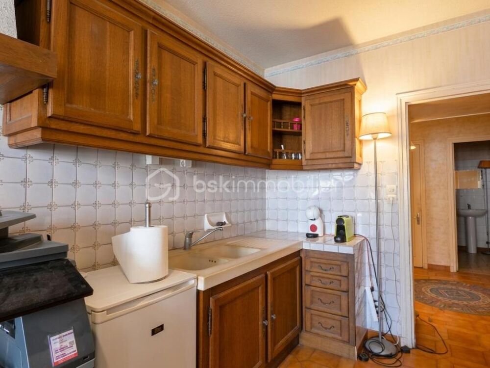 Marennes centre  Maison familiale en pierre de 145 m², 4 chambres, cour sans vis-à-vis et garage