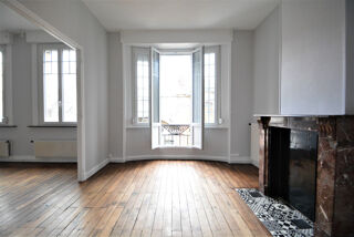  Appartement à louer 3 pièces 77 m²