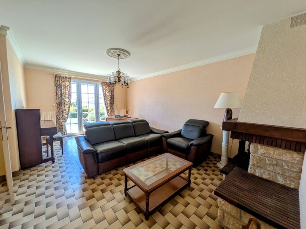 Maison à vendre 110m² SAINT PIERRE DES ECHAUBROGNES (79)