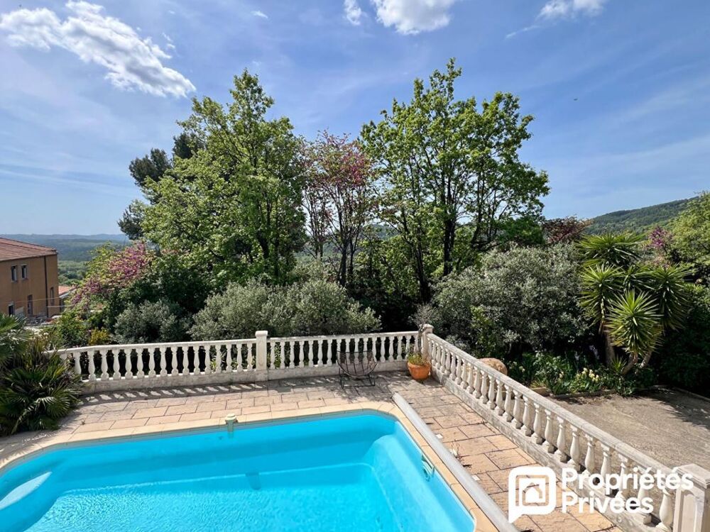Maison de 4 pièces avec beau jardin, piscine et garage