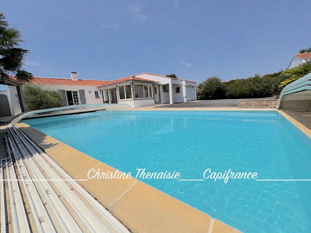 Maison à vendre 5 pièces - Plain-Pied - 3 chambres - 2 salles d'eau - 3 wc - Piscine couverte - 2 garages SAINT HILAIRE DE RIEZ