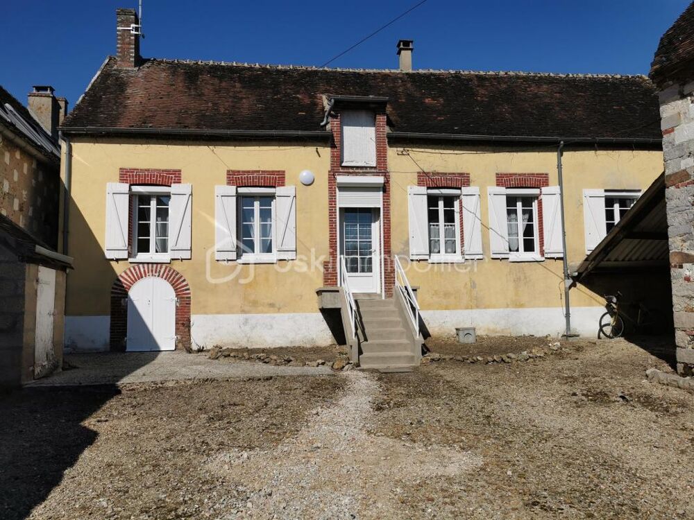 Charmante maison de caractère avec dépendances, cave, cour et jardin  fort potentiel !