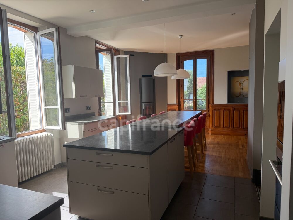 Maison à vendre CHAMPS SUR YONNE (89) Magnifique propriété de 272 m² 6 Chambres Piscine Terrain de 4800 m2