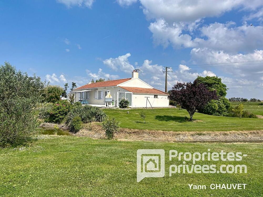 Maison Beauvoir Sur Mer 5 pièce(s) 100 m2 environ sur + d'1 Ha
