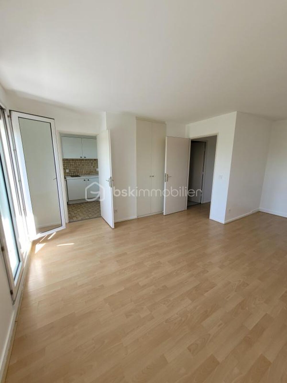 Location Appartement A louer – Grand studio de 32 m² avec balcon et parking Noisy le grand